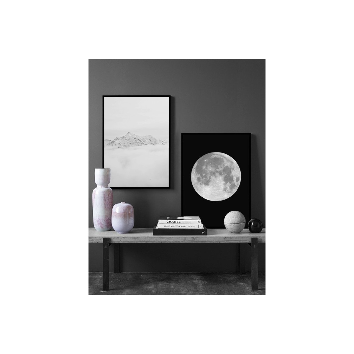 Комплект постеров в рамках "Moon"