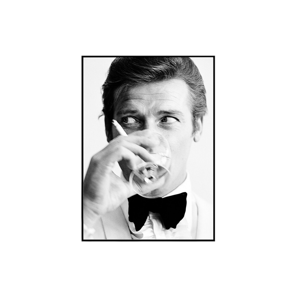 Постер в рамке "Roger Moore, James Bond 007"