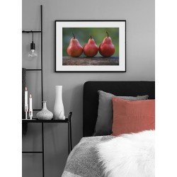 Постер в рамке "Красная груша"