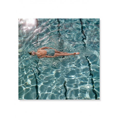 Постер "Женщина плавает в бассейне"